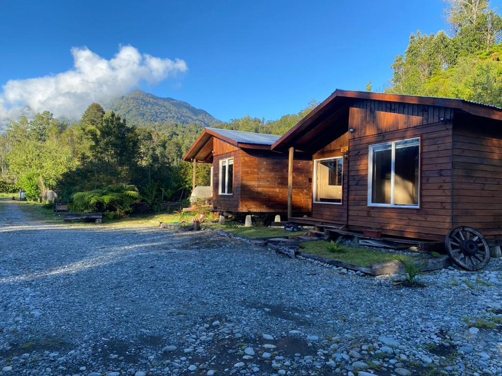Cabanas & Tinajas Entre Volcanes Hornopiren Exterior foto