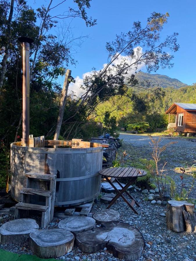 Cabanas & Tinajas Entre Volcanes Hornopiren Exterior foto