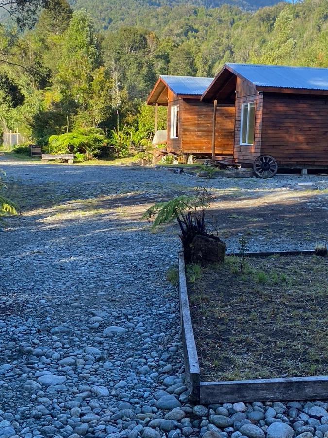 Cabanas & Tinajas Entre Volcanes Hornopiren Exterior foto