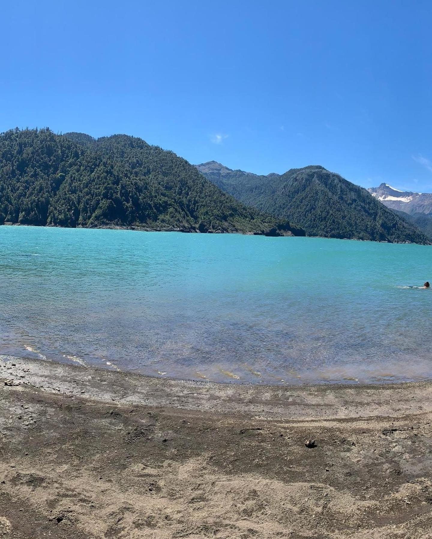 Cabanas & Tinajas Entre Volcanes Hornopiren Exterior foto